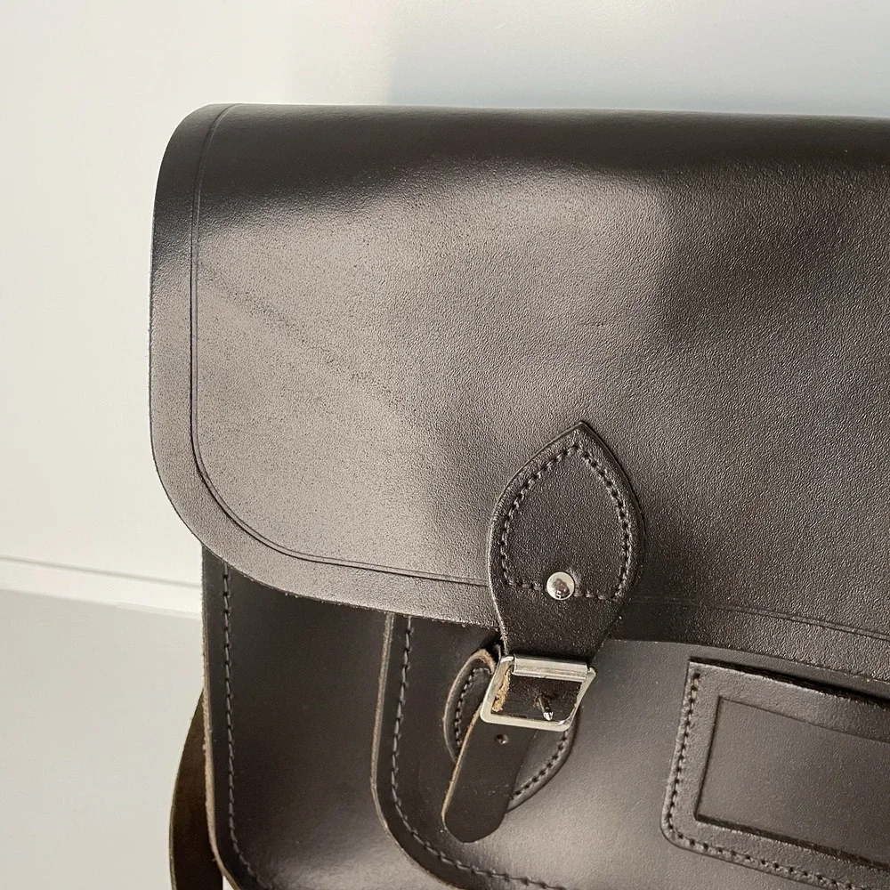 The Cambridge Satchel Company 15" Crossbody Messenger Bag Brown Leather Batchel - Picture 2 of 16